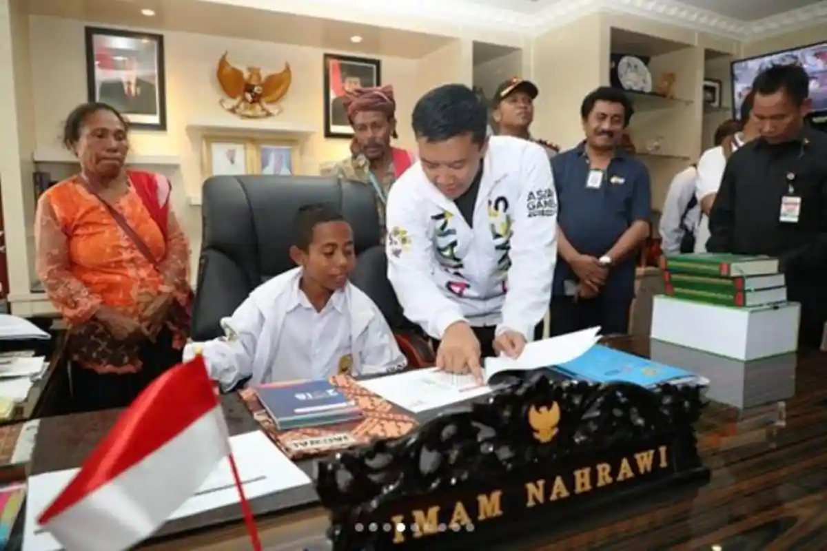 Ketemu Menpora, Johny Sumringah Diajak Duduk di Kursi Pak Menteri Imam Nahrawi