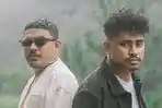 Justy-Aldrin-dan-Toton-Caribo-membawakan-Lagu-Bale-Pulang-II.jpg