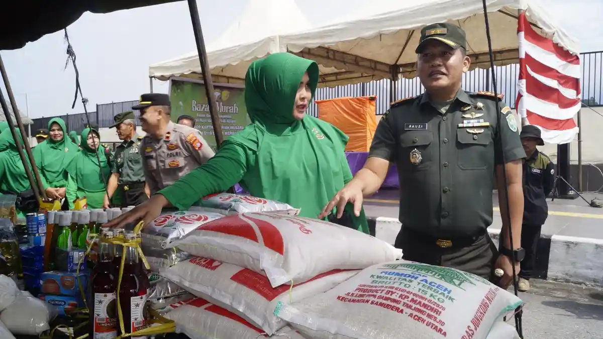 Bazar Murah Kodim Bener Meriah Jelang Lebaran Dipadati Emak-emak