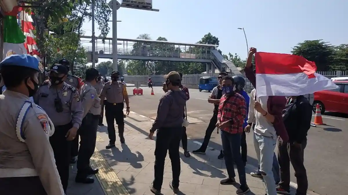 Polres Metro Jakarta Timur Didemo Gara-gara Video Penggeledahan Tanpa Izin Raimas Backbone