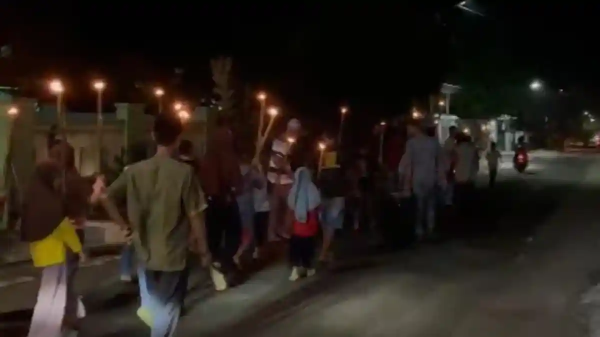 Malam Takbir, Pemuda di Metro Lampung Sambut Lebaran dengan Pawai Obor