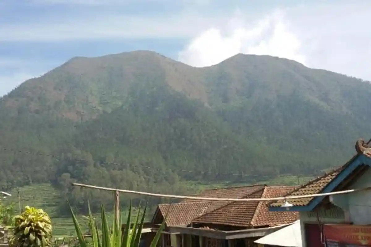 Terdengar Kumandang Azan Saat Badai Menerjang Puncak Gunung Andong, Ternyata. . .
