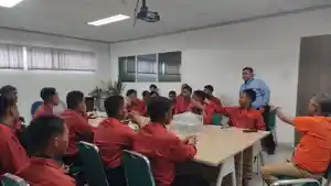 Santri-Ngatabaru-Sigi-di-Tribun-Timur.jpg