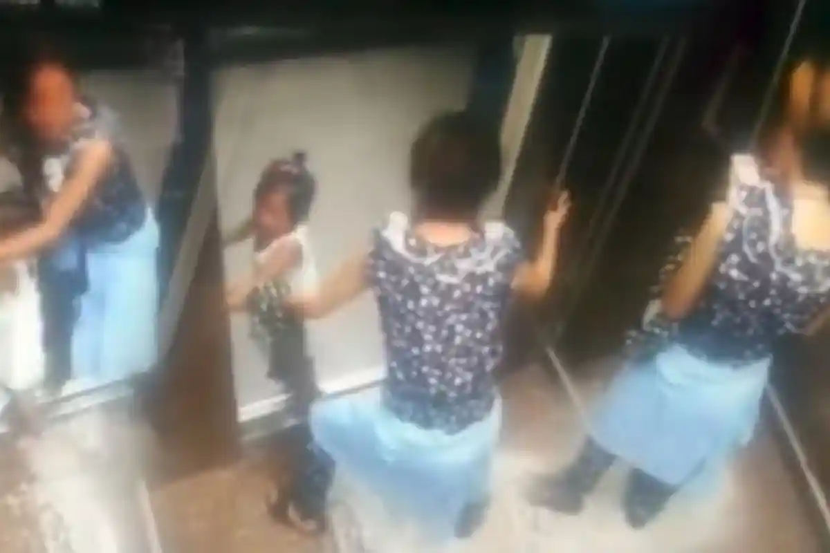 Ibu Keasyikan Main Ponsel, Tangan Sang Anak Jadi Korban, Terjepit di Pintu Lift, ini Reaksi Sang Ibu