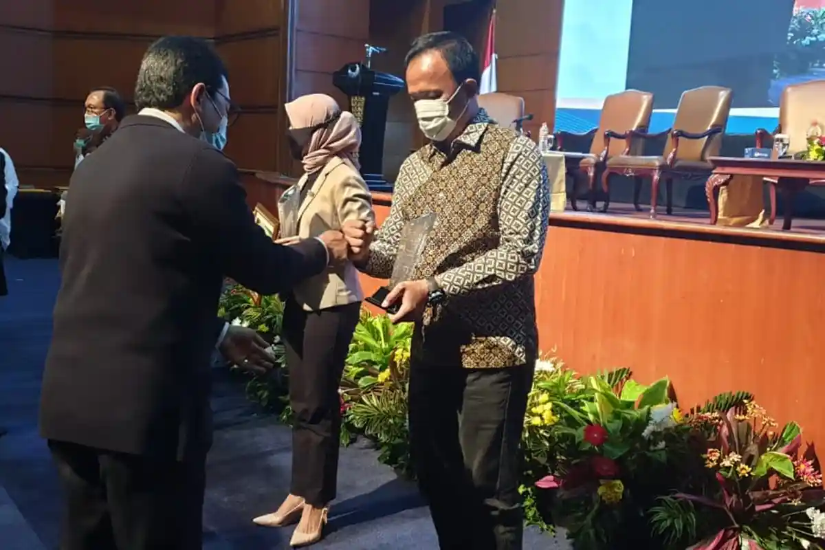 UBSI Raih Penghargaan Sebagai Perguruan Tinggi dengan Pengabdian Masyarakat Terproduktif