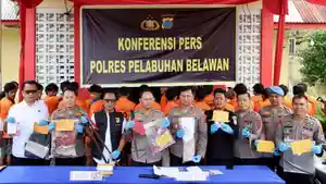 Keterangan-pers-di-belawan-pengungkapan-38-kasus-selama-oktober-2025.jpg