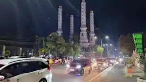 Masjid-Agung-Nurul-Ikhlas-Cilegon-malam.jpg