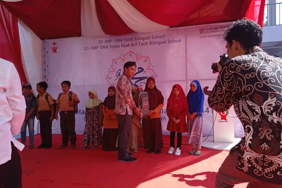 Keluarga Besar Fatih Bilingual School Santuni 1.000 Anak Yatim