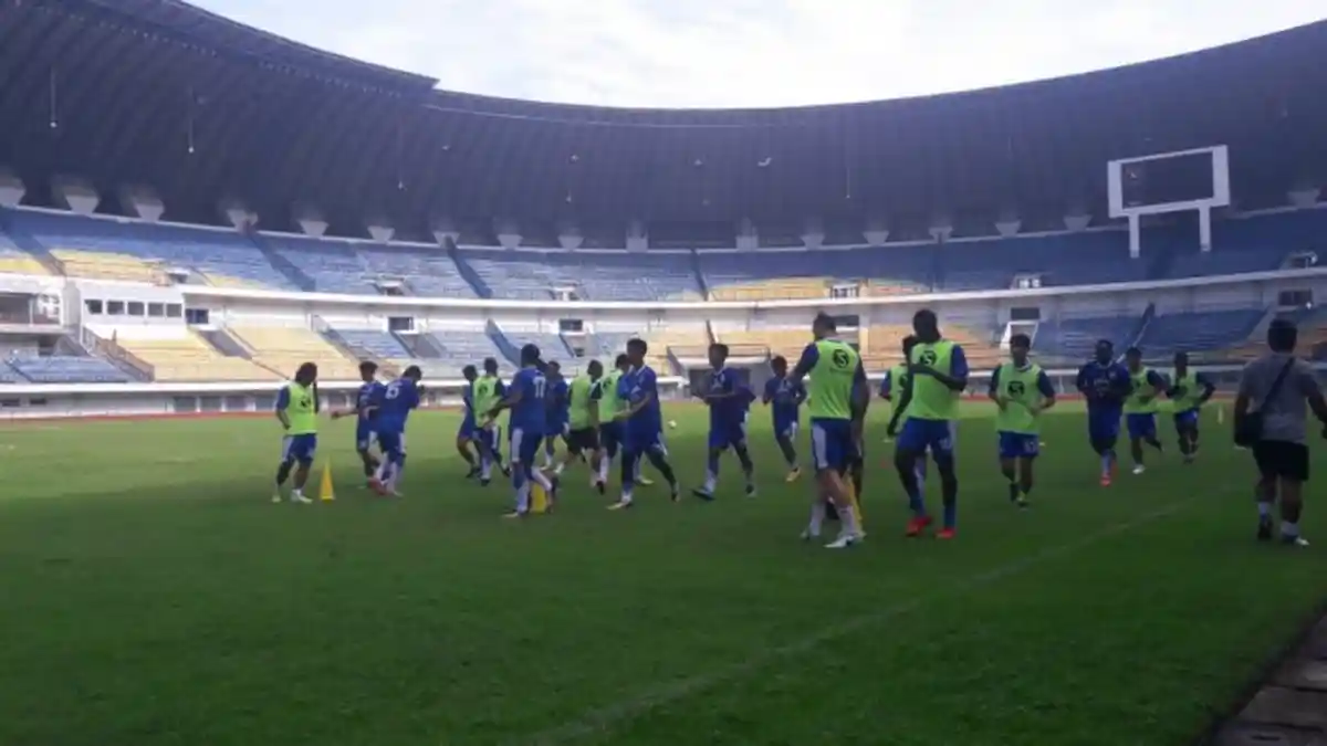 Sempat Latihan Terpisah, Pagi Tadi Michael Essien Sudah Gabung Persib Bandung