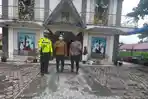 Foto-bareng-polisi-dan-jemaat-gereja-samosir.jpg