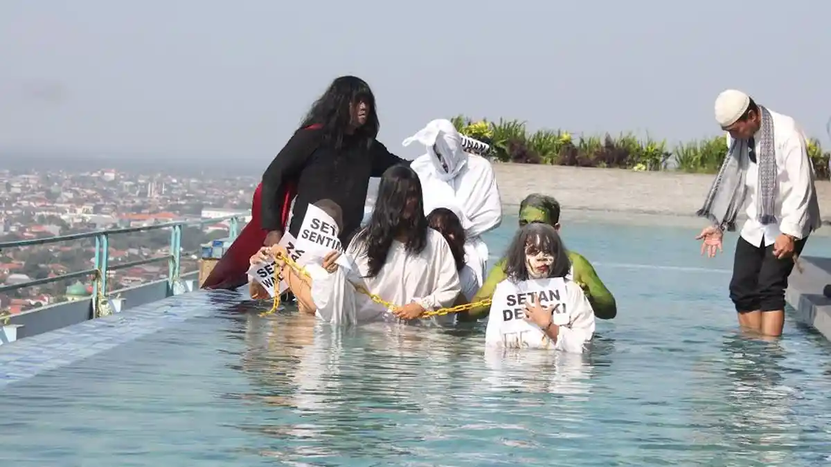 Di Star Hotel Semarang, Para Iblis Dilarung di Kolam Renang Lantai 30