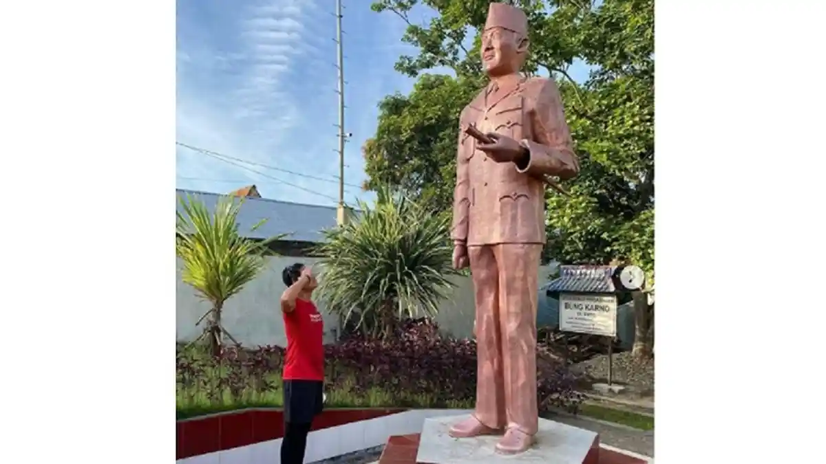 Mampir ke Rumah Pengasingan Bung Karno di Ende NTT, Ini yang Dirasakan Menparekraf Sandiaga Uno