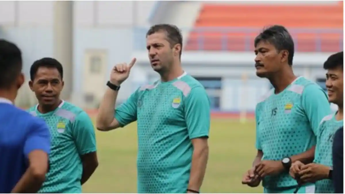 Lolos ke Babak 16 Besar, Miljan Radovic Nilai Pasukan Persib Terus Berkembang saat Hadapi Arema