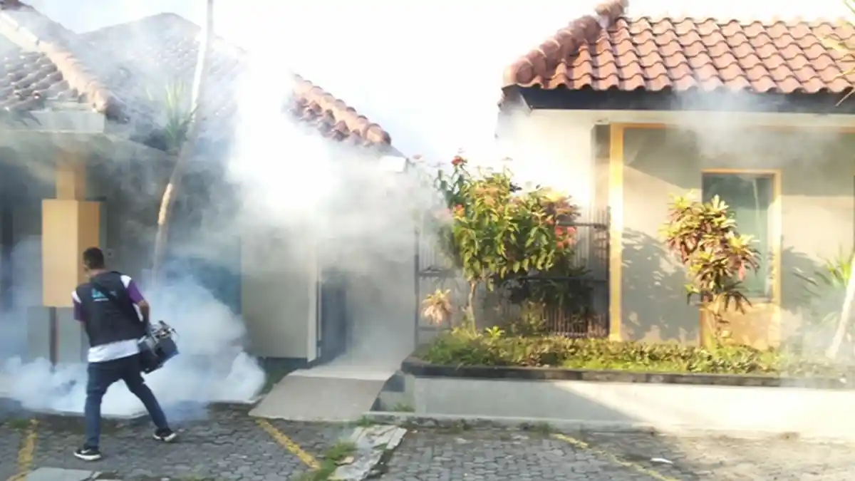 Berantas DBD, PT Wings Lakukan Fogging di Kawasan Pemukiman dan Perkantoran
