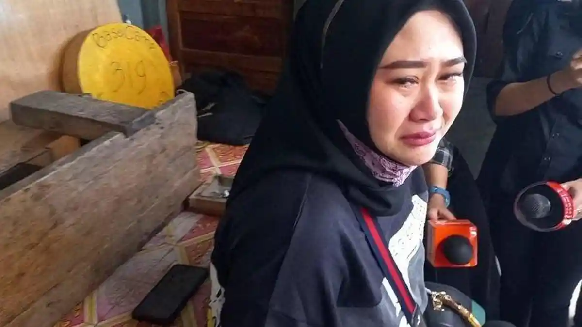 Gedor Rumah Daus Mini Sambil Menangis Mohon Ketemu Anak, Shelvie Hana Dicueki