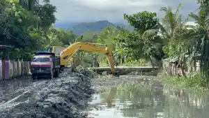 Aliran-sungai-sepanjang-300-meter-di-Kelurahan-Darma-Kecamatan-Polewali.jpg