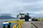 kapal-feri-di-pelabuhan-bastiong.jpg
