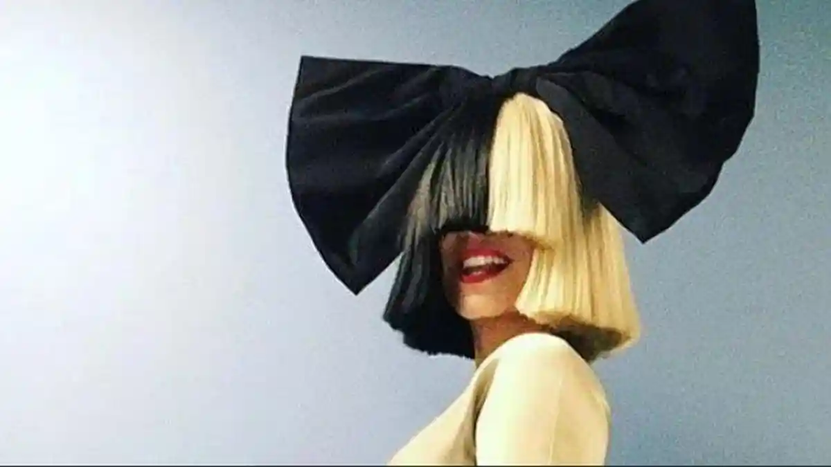 Video Clip, Lirik dan Arti 'Unstoppable' - SIA Furler 'I’m So Confident, I’m Unstoppable Today'