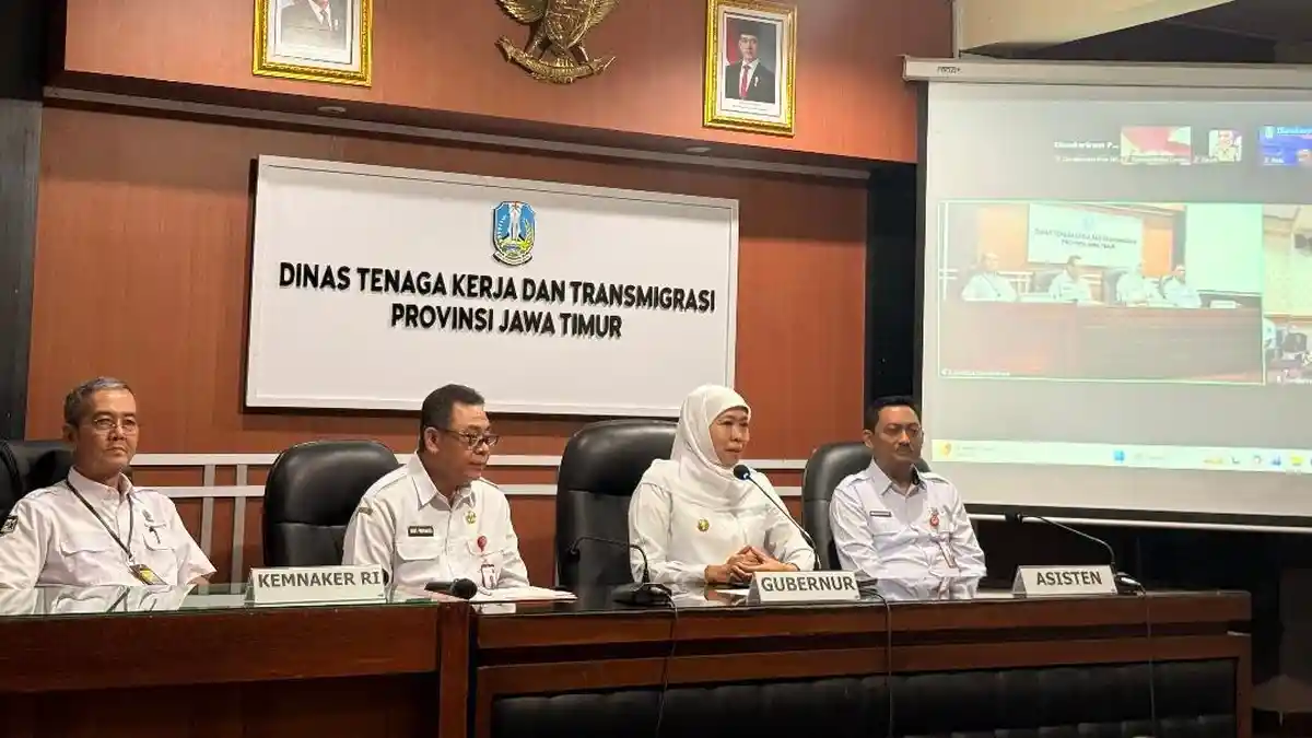 Gubernur Khofifah Indar Parawansa Pantau Posko THR Jatim, Dapati Ada 20 Pengaduan