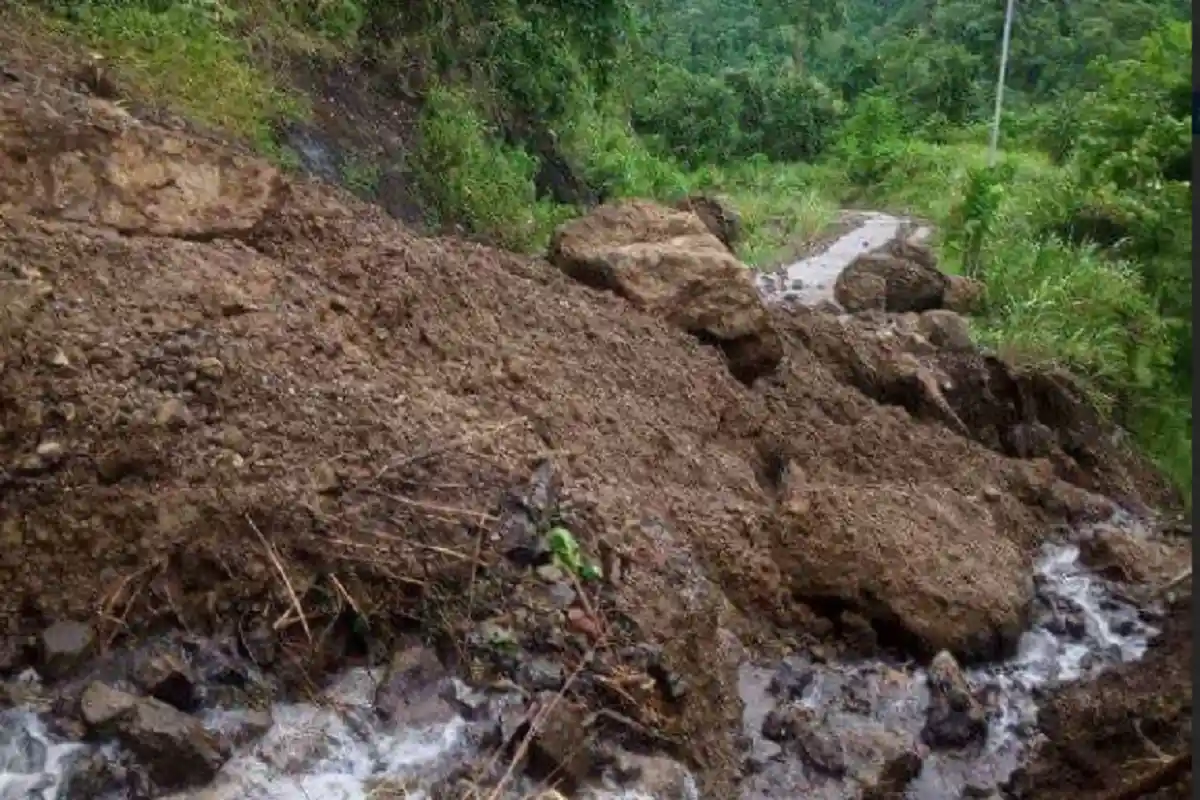 Masih Terisolir Akibat Longsor, Warga Marano Kecewa dengan Janji Pemkab Mamuju