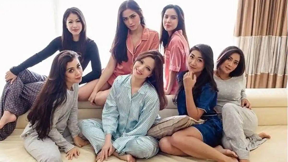 Duh Geng Artis Cantik Ini Pecah Gara-gara Ada yang Jadi Pelakor, Dekat Dengan Bos Ya?
