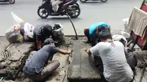 Proses-penanganan-banjir-di-Jalan-Raya-Bojonggede-Cilebut-Kedung-Waringin.jpg