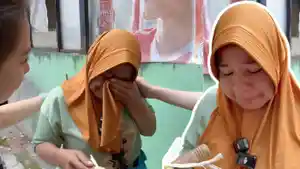 Tudung-Kehidupan-Ibu-Penjual-Kerupuk.jpg