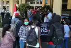 liput-demo-di-politeknik-negeri-kupang-wartawan-dilarang-liput-dan-dipaksa-keluar-gedung.jpg