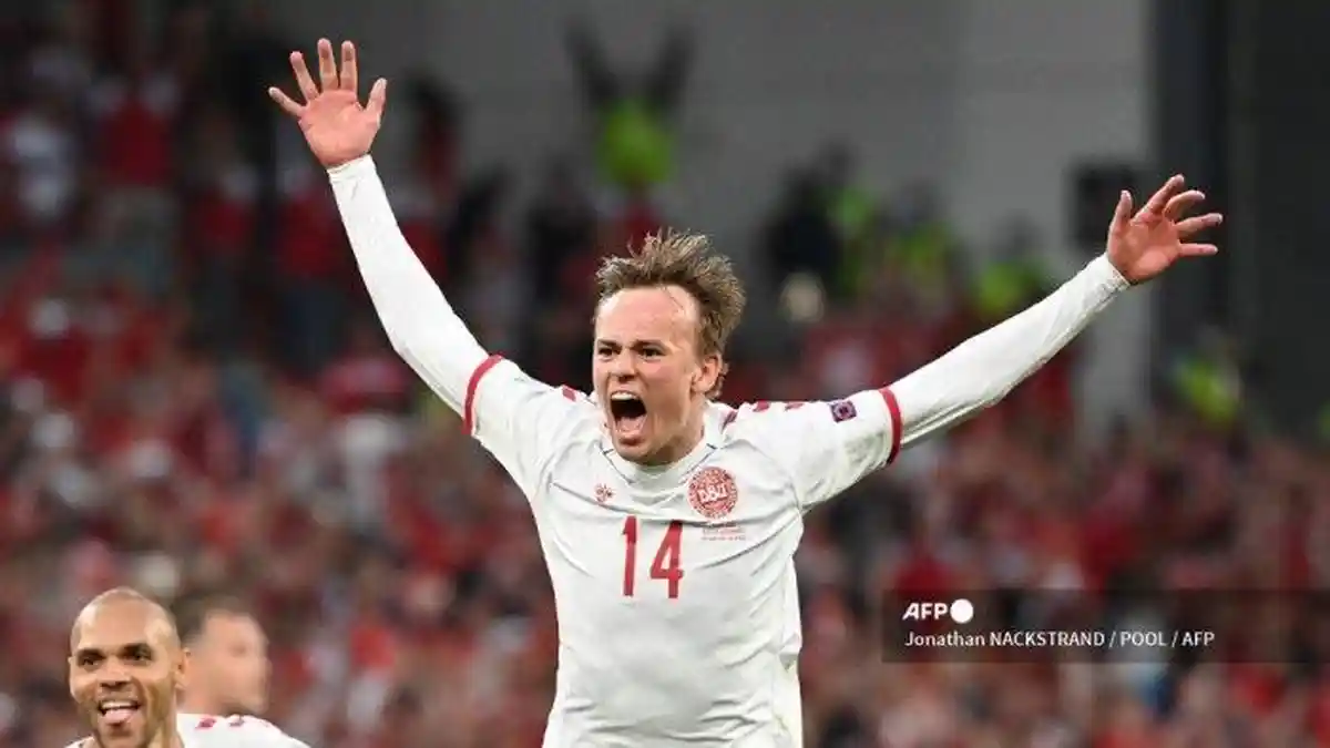 INILAH Profil Mikkel Damsgaard: Gelandang Denmark yang Bikin AC Milan dan Barcelona Kepincut