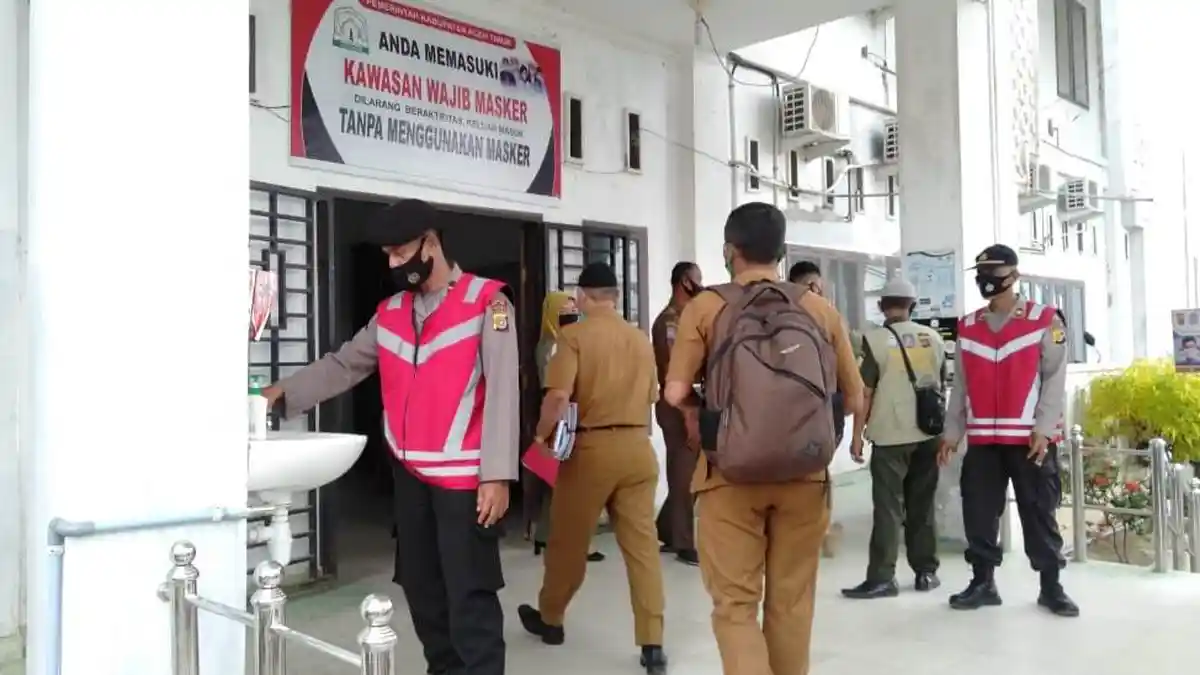Razia Protkes di Perkantoran Aceh Timur, Dua Orang Terjaring