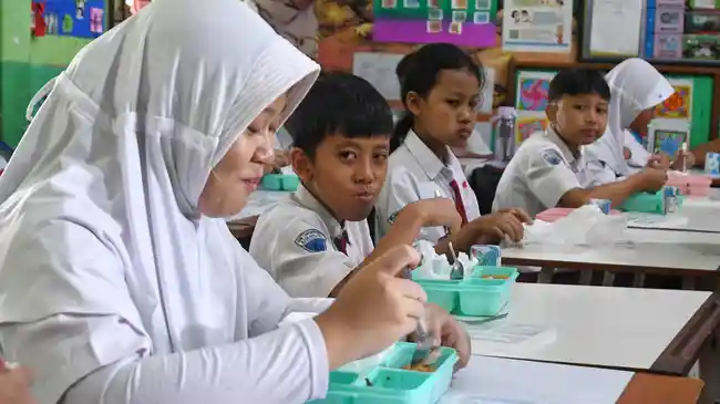 Riset Sebut MBG Perkuat Semangat Belajar Siswa, Kemendikdasmen: Sarana Pembelajaran Karakter
