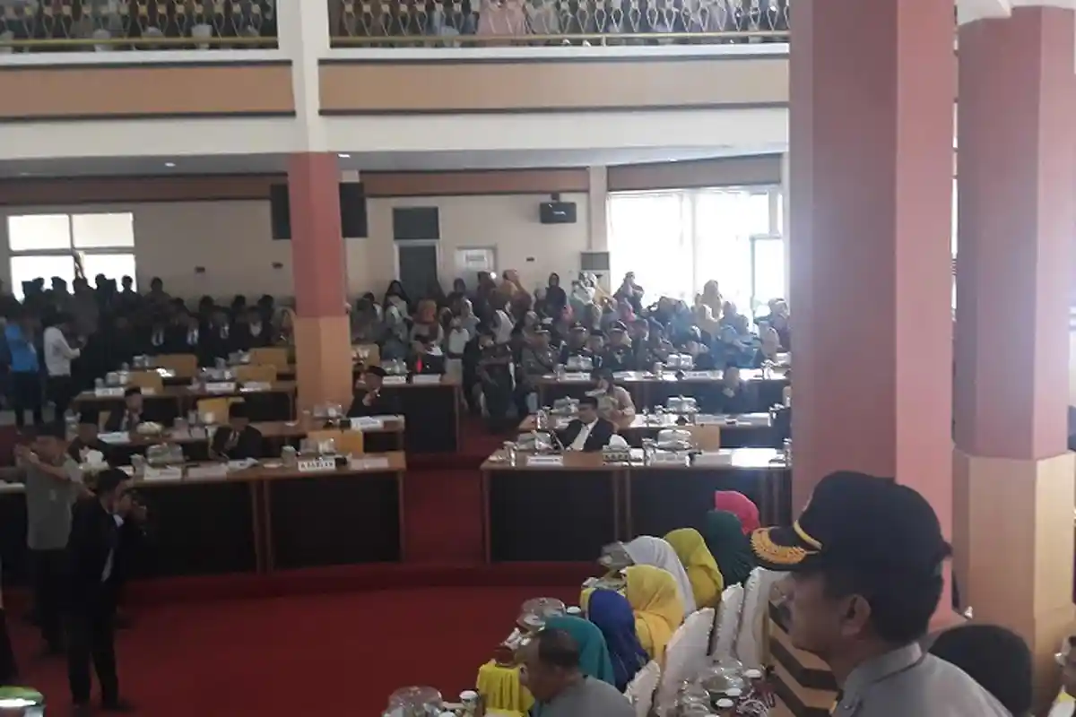 Calon Anggota DPRD Baru Telat, Pelantikan DPRD Bone Molor