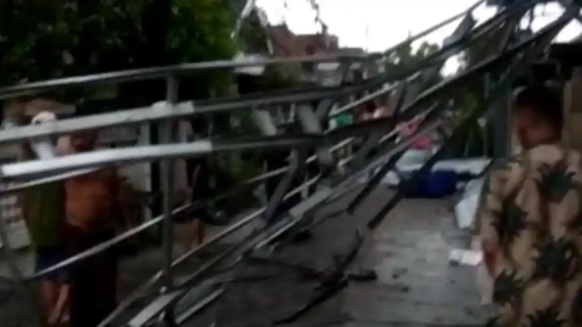 Ngerinya Amukan Puting Beliung di Gresik, Porak-porandakan SPBU hingga Ratusan Rumah Warga