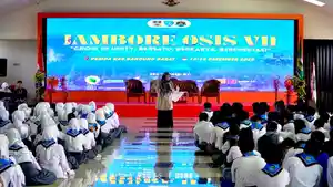 ADV-Sri-Dewi-Anggraini-saat-hadir-di-Forum-Osis-KBB.jpg