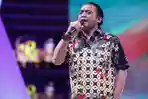 penyanyi-campursari-didi-kempot-saat-cek-sound-sebelum-acara-program-rosi-di-kompas-tv.jpg