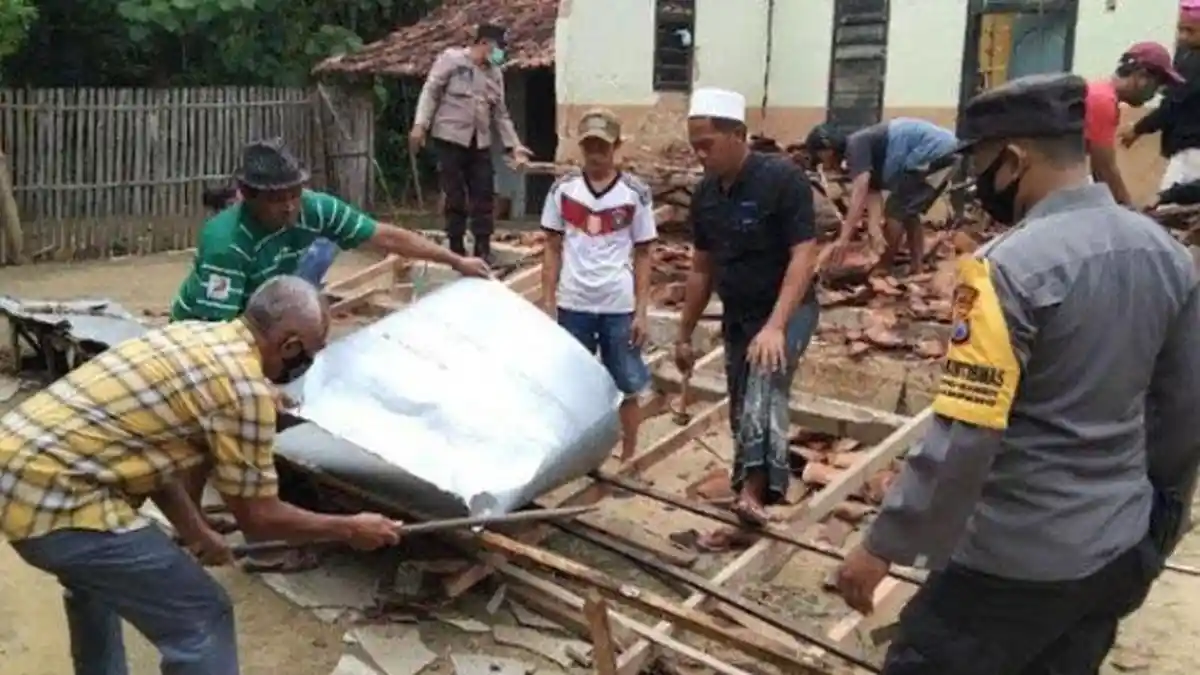 Waspada! Angin Kencang dan Puting Beliung Mengintai Sampang hingga Pertengahan Mei
