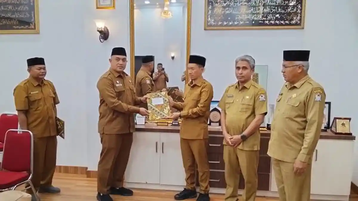 Bupati Aceh Barat Serahkan SK Plt untuk 2 Pejabat, Ini Nama dan Jabatannya