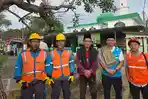 Pegawai-PLN-UP3-Pasuruan-saat-bertugas-selama-pelaksanaan-idul-adha.jpg