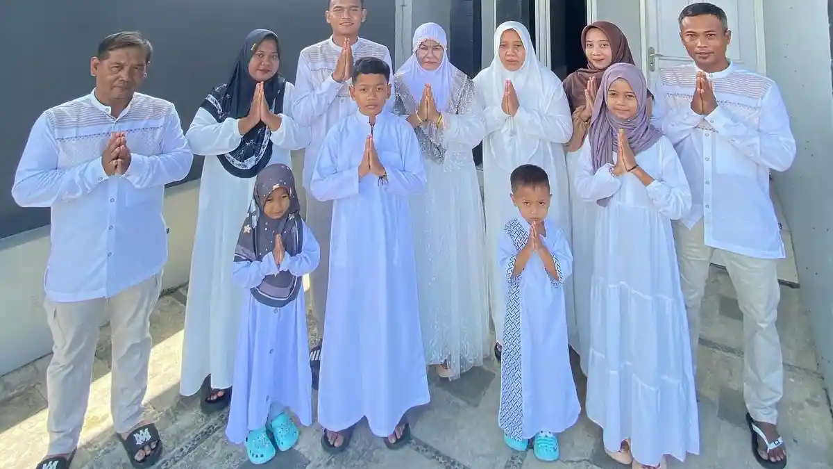 Pemain Muda PSIS Ridho Syuhada Putra Menikmati Lebaran Bersama Keluarga Besar