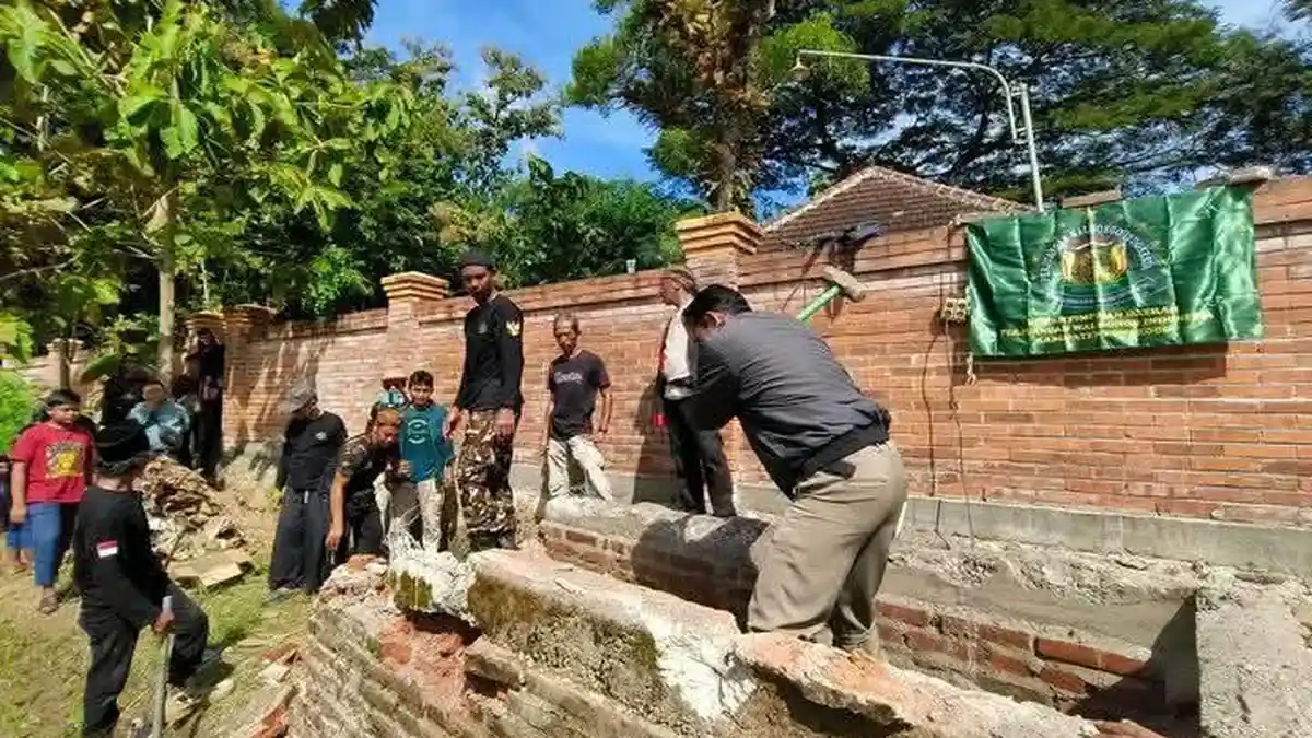 Hukum Mengkijing Kuburan di TPU, Makam Habib Ja'far Alkaff Kudus Disorot