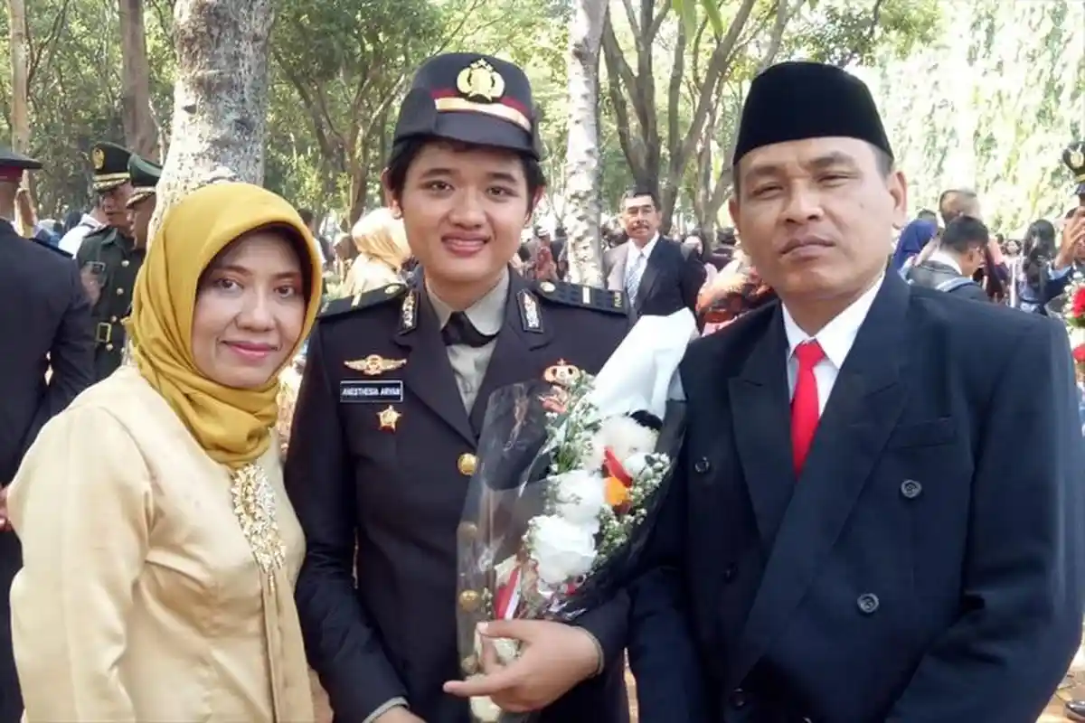 Kisah Anes Anak Penjual Plastik Makanan Lulus Akpol dengan IPK 3,03, Akan Kuliah S2 di Luar Negeri