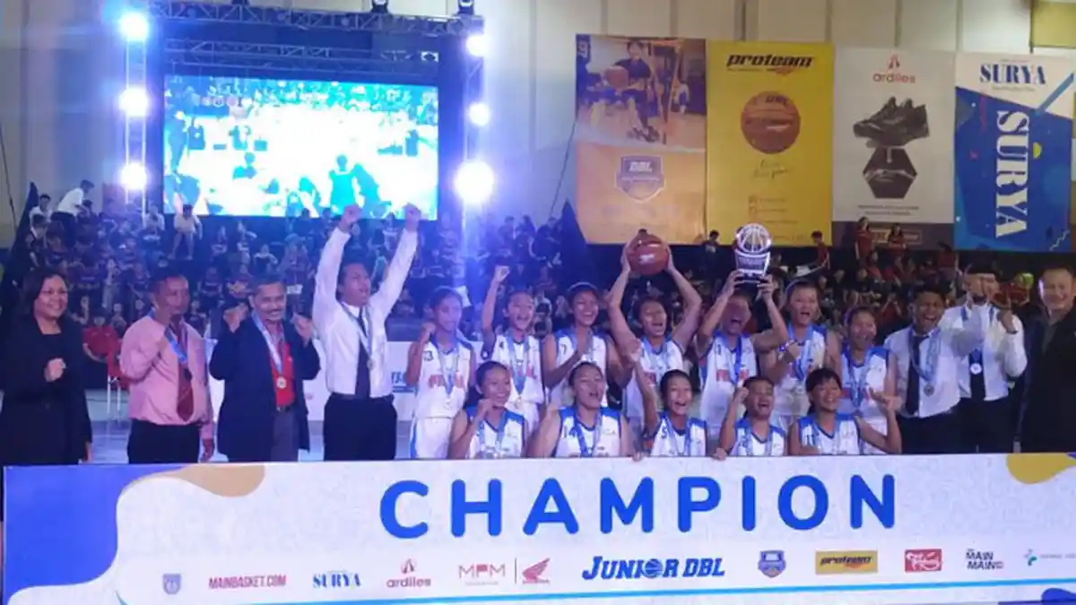 Kalahkan SMP Angelus Custos 1 Surabaya, Tim Putri SMPN 1 Blitar Rengkuh Juara Junior DBL East Java