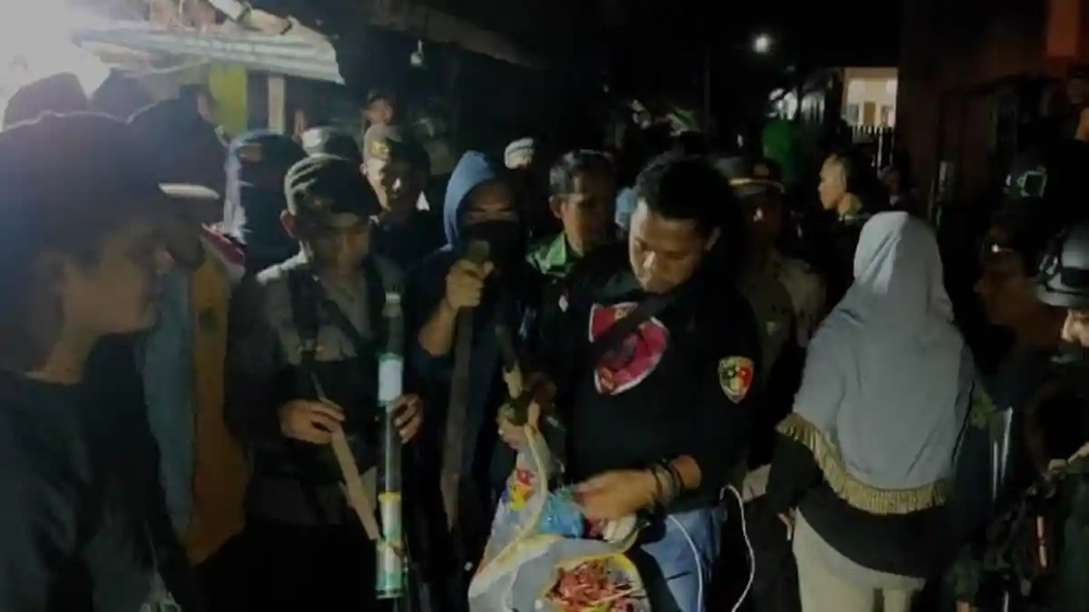 Buntut Bentrok Antar Dua Desa, Aparat Gabungan Razia Rumah Warga Di Kota Bima