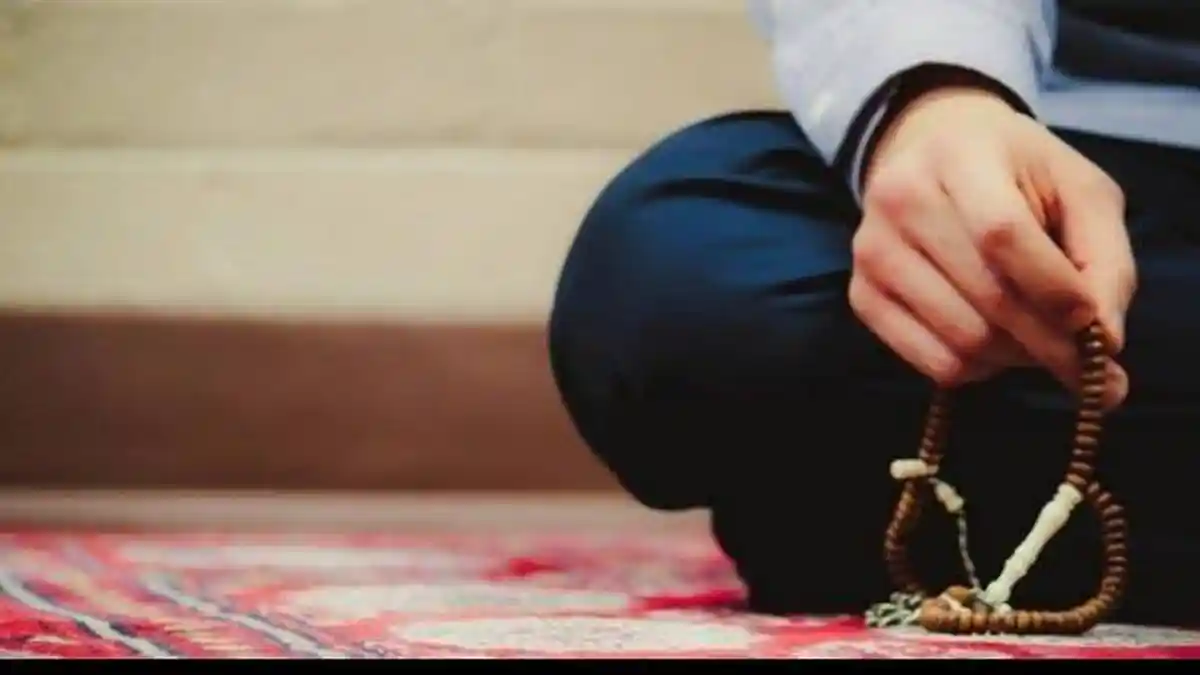 100 Kali Baca Zikir Singkat Ini Setelah Sholat Subuh Sebelum Matahari Terbit, Ini Keutamaannya