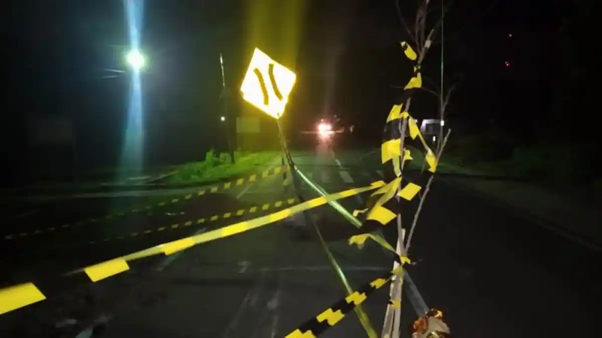Awas Lubang Berbahaya di Jalan Lintas Sumatera di Lumban Lobu Tobasa