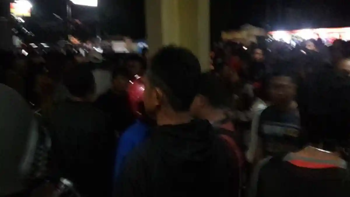 Astaga, Pria Ngaku Polisi Culik dan Perkosa Gadis 14 Tahun, Dikepung Ratusan Warga