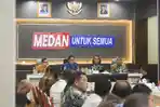 Rico-saat-memimpin-rapat-Evaluasi-Pencapaian.jpg