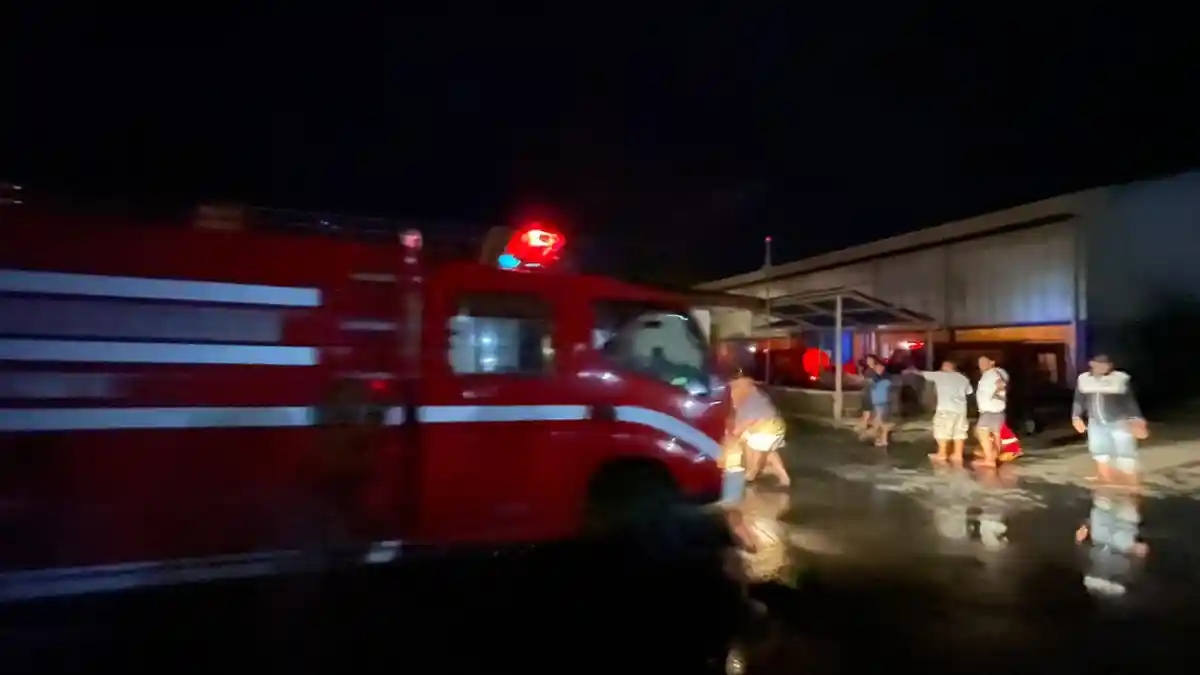 BREAKINGNEWS: Rumah Dinas Bulog Ternate Nyaris Terbakar