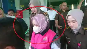 Salah-satu-tersangka-korupsi-di-RRSUD-dr-Iskak-Tulungagung-Jawa-Timur-Renny-Budi.jpg