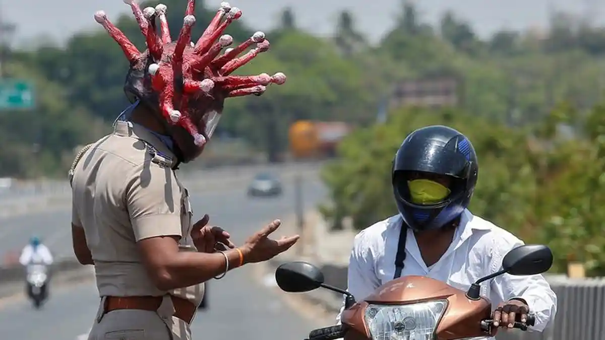 VIRAL Polisi di India Pakai Helm Virus Corona, Peringatkan Warga Agar Tak 'Keluyuran' Saat Lockdown